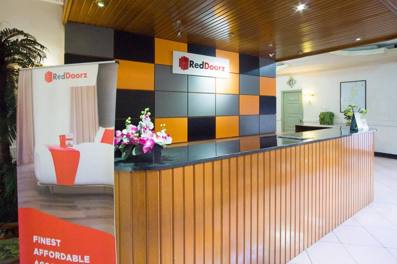 Hotel Reddoorz Near Pantai Falajawa Ternate Exteriér fotografie